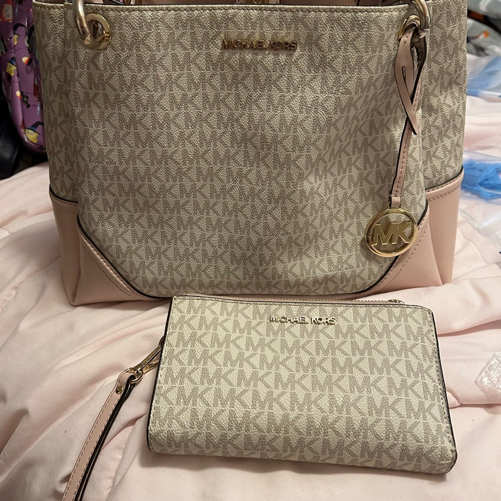 Michael Kors Beige and Blush Shoulder Bag Set